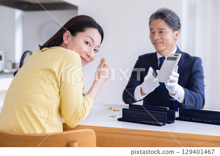 On-site purchase: A housewife having her items appraised at home On-site purchase: A housewife having her items appraised at home 129401467