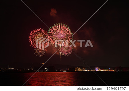 Gorgeous fireworks that light up the summer night sky <Shimizu Minato Festival> Gorgeous fireworks that light up the summer night sky <Shimizu Minato Festival> 129401797