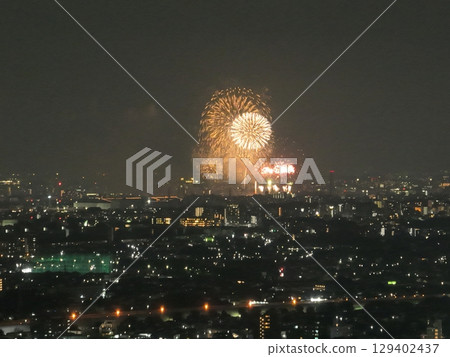 (東京練馬區)從高層公寓觀看的城市煙火 (東京練馬區)從高層公寓觀看的城市煙火 129402437