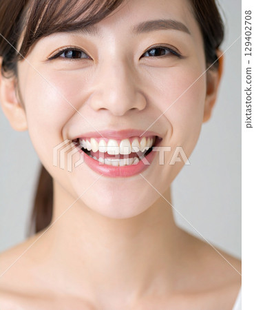 woman with beautiful teeth 129402708