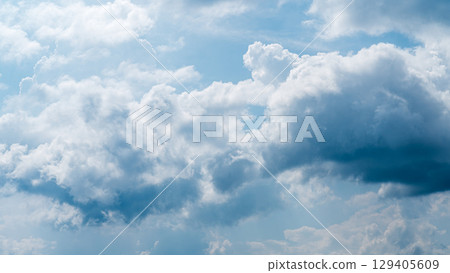 仲夏藍天出現積雨雲 129405609