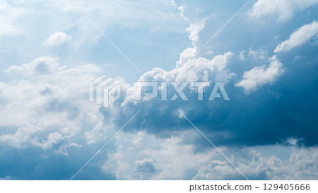 仲夏藍天出現積雨雲 129405666