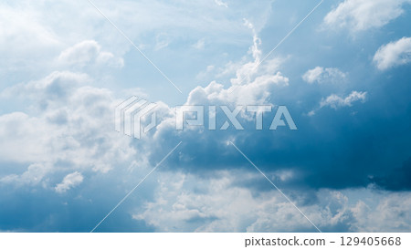 仲夏藍天出現積雨雲 129405668