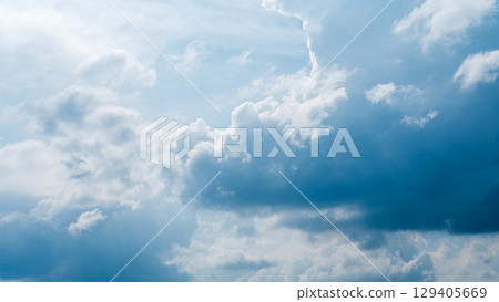 仲夏藍天出現積雨雲 仲夏藍天出現積雨雲 129405669