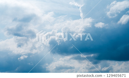 Cumulonimbus clouds appear in the midsummer blue sky Cumulonimbus clouds appear in the midsummer blue sky 129405671