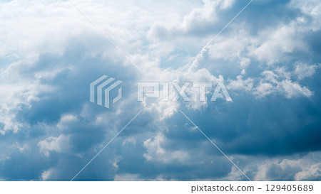 Cumulonimbus clouds appear in the midsummer blue sky Cumulonimbus clouds appear in the midsummer blue sky 129405689