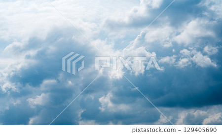 Cumulonimbus clouds appear in the midsummer blue sky Cumulonimbus clouds appear in the midsummer blue sky 129405690