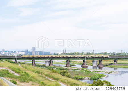 【南部線】列車駛過多摩川大橋 【南部線】列車駛過多摩川大橋 129405759