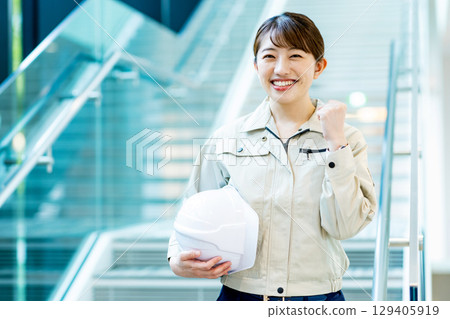 Worker's lady 129405919