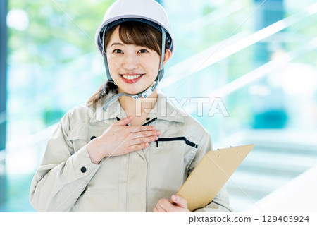 Worker's lady 129405924