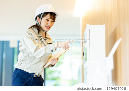 Worker's lady 129405926