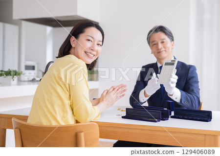 On-site purchase: A housewife having her items appraised at home On-site purchase: A housewife having her items appraised at home 129406089