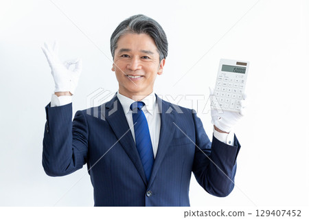 Buyer appraiser, man wearing white gloves and holding a calculator 129407452