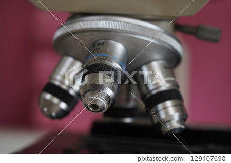 microscope 129407698