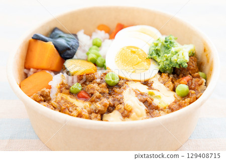 Delicious chili meat rice Delicious chili meat rice 129408715