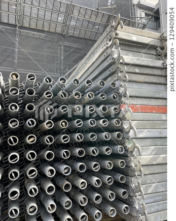 Scaffolding assembly work for large-scale apartment building repairs 129409054