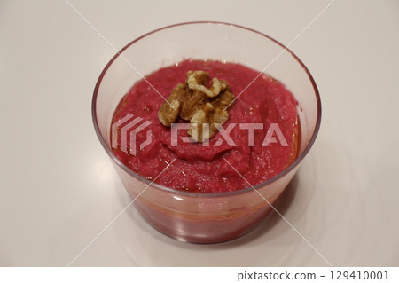 卡達多哈一家餐廳的黎巴嫩開胃菜甜菜根泥 129410001