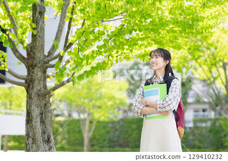 Female college student walking on campus 129410232