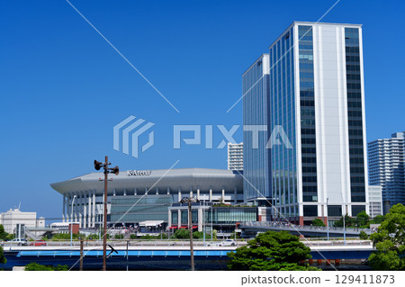 Yokohama: Business district around the east exit of Yokohama Station 129411873