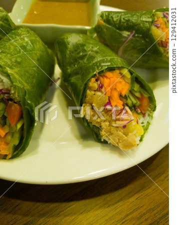 Cooking Fresh Vietnamese Spring Shrimp Rolls. Healthy food. Cooking Fresh Vietnamese Spring Shrimp Rolls. Healthy food. 129412031