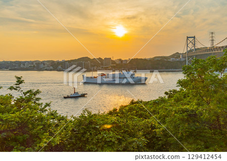【福岡縣】從Mekari PA眺望關門海峽、關門大橋和過往船隻的夜景 【福岡縣】從Mekari PA眺望關門海峽、關門大橋和過往船隻的夜景 129412454