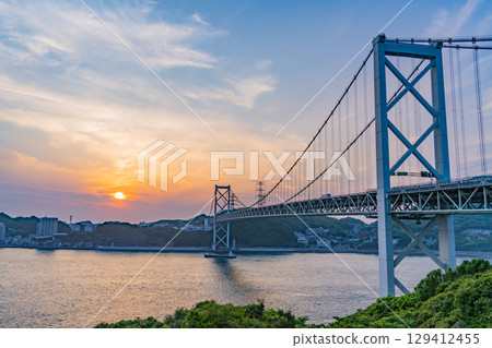 [Fukuoka Prefecture] Evening view of the Kanmon Strait, Kanmon Bridge, and passing ships from Mekari PA 129412455