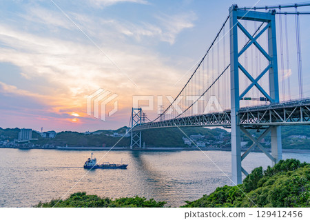 [Fukuoka Prefecture] Evening view of the Kanmon Strait, Kanmon Bridge, and passing ships from Mekari PA 129412456
