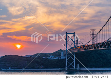 [Fukuoka Prefecture] Evening view of the Kanmon Strait, Kanmon Bridge, and passing ships from Mekari PA 129412461