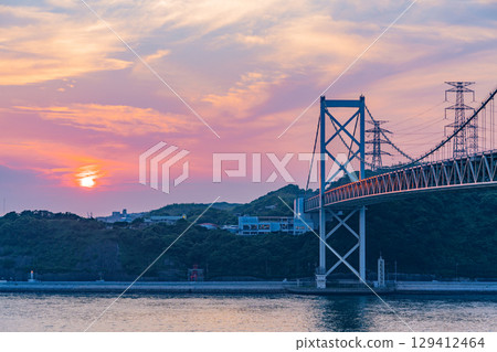 [Fukuoka Prefecture] Evening view of the Kanmon Strait, Kanmon Bridge, and passing ships from Mekari PA 129412464