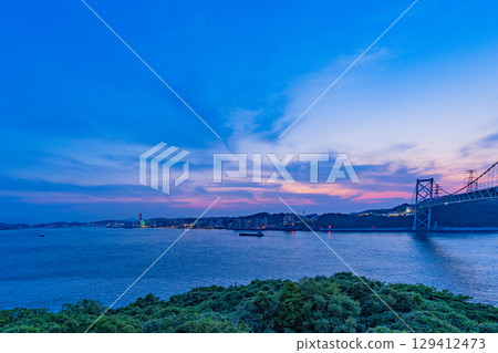 【福岡縣】從Mekari PA眺望關門海峽、關門大橋和過往船隻的夜景 129412473