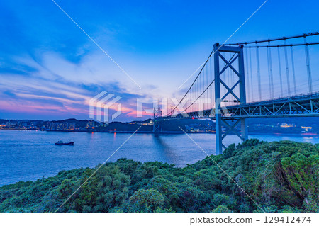[Fukuoka Prefecture] Evening view of the Kanmon Strait, Kanmon Bridge, and passing ships from Mekari PA 129412474