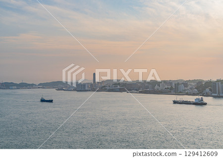 [Fukuoka Prefecture] Evening view of the Kanmon Strait and ships passing by from Mekari PA 129412609