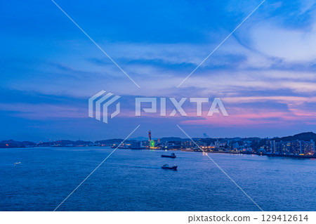 【福岡縣】從Mekari PA眺望關門海峽的夜景和來往的船隻 【福岡縣】從Mekari PA眺望關門海峽的夜景和來往的船隻 129412614
