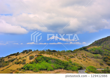 中部地區，伊豆半島，雄偉的西伊豆天際線，清爽的富士山與天空，靜岡縣伊豆市土肥（1） 129412866
