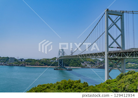【福岡縣】從Mekari PA眺望,晴朗的日子裡,關門海峽、關門大橋和來往的船隻 【福岡縣】從Mekari PA眺望,晴朗的日子裡,關門海峽、關門大橋和來往的船隻 129412934