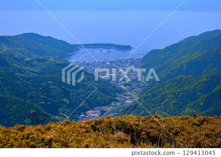 Chubu region, Izu Peninsula, Nishiizu Skyline, Toda Port and Mihama Cape seen from the trailhead of Mount Daruma, Toi, Izu City, Shizuoka Prefecture (2) Chubu region, Izu Peninsula, Nishiizu Skyline, Toda Port and Mihama Cape seen from the trailhead of Mount Daruma, Toi, Izu City, Shizuoka Prefecture (2) 129413045