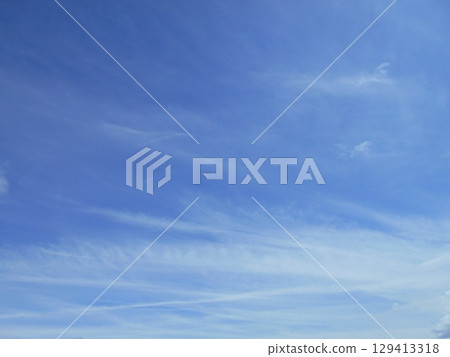藍天上的薄雲 129413318