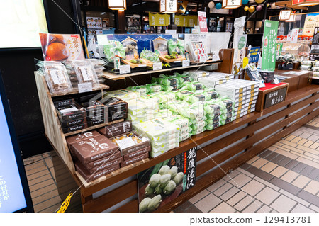 JR越後湯澤站：新潟縣南魚沼郡湯澤町雁木通購買紀念品 129413781