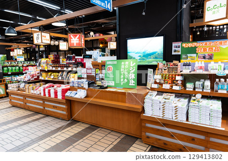 JR越後湯澤站:新潟縣南魚沼郡湯澤町雁木街漫步,品嚐紀念品 JR越後湯澤站:新潟縣南魚沼郡湯澤町雁木街漫步,品嚐紀念品 129413802
