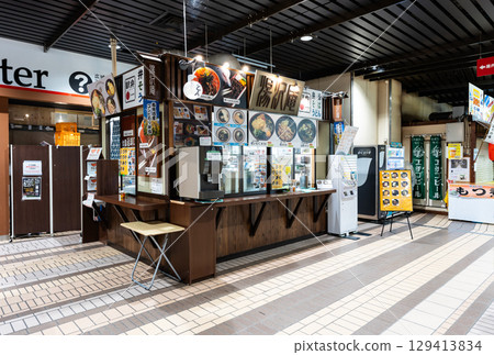 在新潟縣南魚沼郡湯澤町 JR 越後湯澤站附近，有一家立式蕎麥麵餐廳“湯澤庵”，您可以在那裡用餐。 129413834