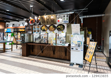 您可以在位於新潟縣南魚沼郡湯澤町 JR 越後湯澤站附近的蕎麥麵餐廳「湯澤庵」休息一下。 129413835