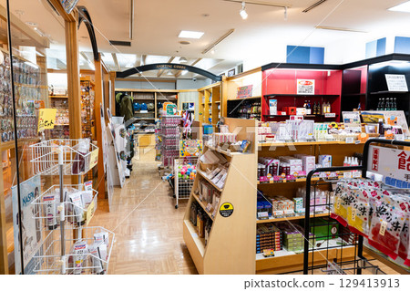 Stroll around SHOP NASPA at NASPA New Otani, Yuzawa Town, Minamiuonuma District, Niigata Prefecture Stroll around SHOP NASPA at NASPA New Otani, Yuzawa Town, Minamiuonuma District, Niigata Prefecture 129413913