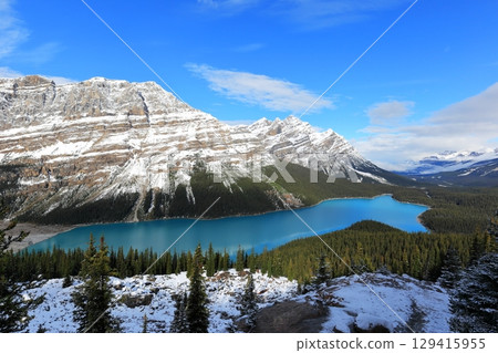 佩托湖，加拿大班夫國家公園的一個美麗湖泊 129415955