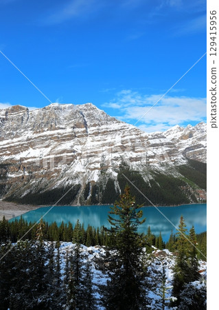 佩托湖,加拿大班夫國家公園的一個美麗湖泊 佩托湖,加拿大班夫國家公園的一個美麗湖泊 129415956