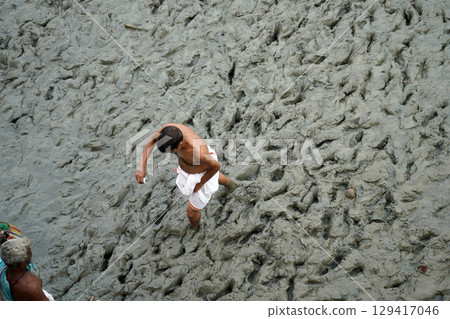 14th October 2023, Babughat, Kolkata, West Bengal, India. Man Crossing Muddy Riverbank During Low Tide 129417046