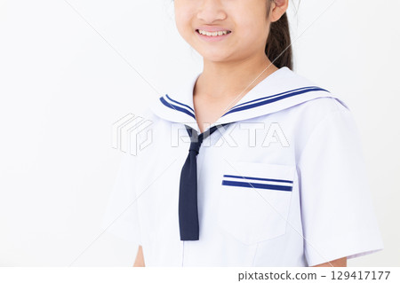 國中女生夏季校服 129417177