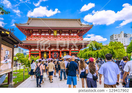 Tokyo cityscape, Japan, August 8th. Extremely hot... Inbound tourism continues... It's like a foreign country... Sensoji Temple is crowded with foreign tourists. Tokyo cityscape, Japan, August 8th. Extremely hot... Inbound tourism continues... It's like a foreign country... Sensoji Temple is crowded with foreign tourists. 129417902