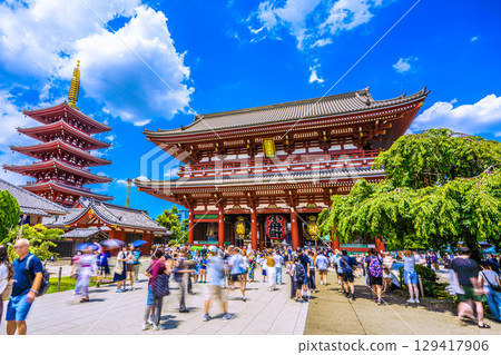 Tokyo cityscape, Japan, August 8th. Extremely hot... Inbound tourism continues... It's like a foreign country... Sensoji Temple is crowded with foreign tourists. Tokyo cityscape, Japan, August 8th. Extremely hot... Inbound tourism continues... It's like a foreign country... Sensoji Temple is crowded with foreign tourists. 129417906