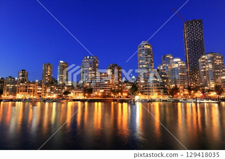 Vancouver's beautiful cityscape and night view Vancouver's beautiful cityscape and night view 129418035
