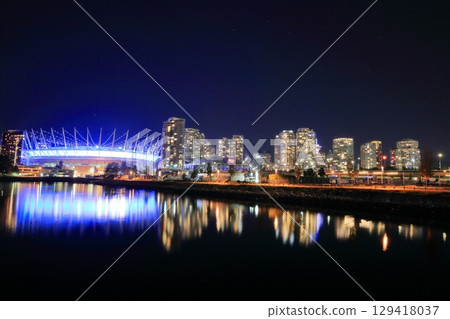 Vancouver's beautiful cityscape and night view 129418037
